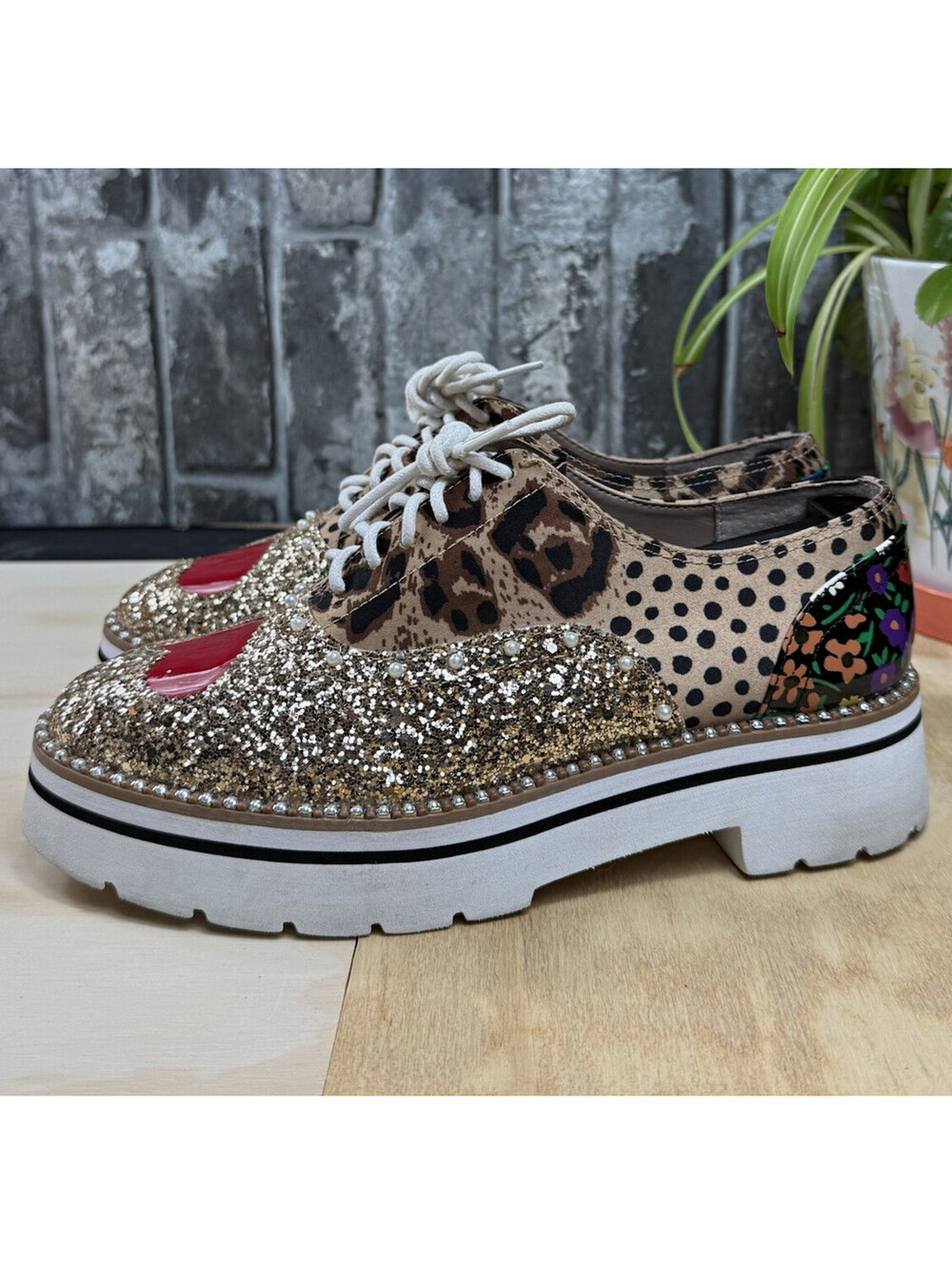Betsey Johnson Women’s Oxford Flats Lace-Up Glitter Studded Leopard Print 6M